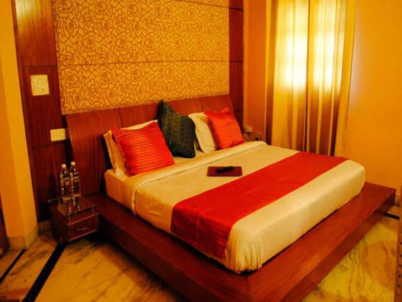 Oyo 10425 Queens Pearl Inn Ντεχραντούν Εξωτερικό φωτογραφία